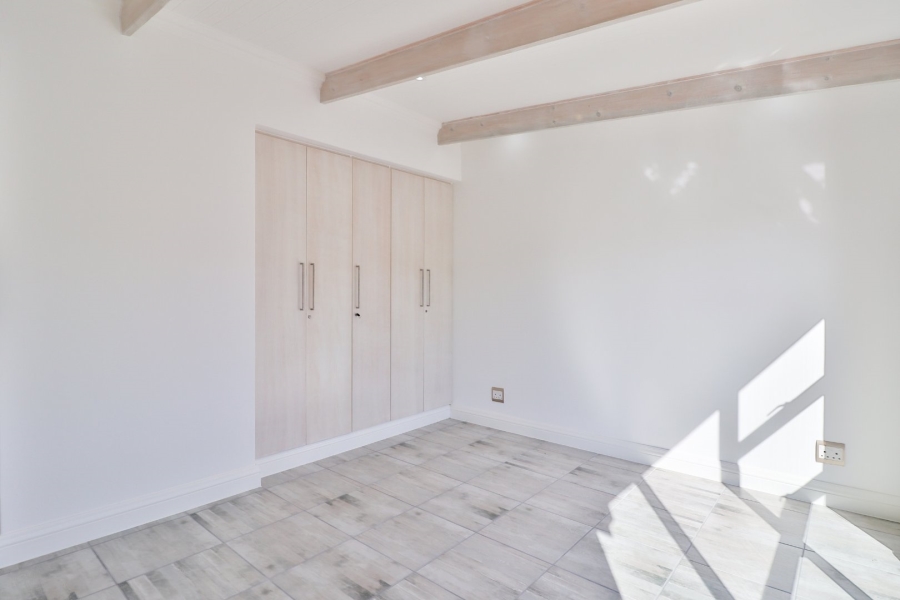 8 Bedroom Property for Sale in Reebok Western Cape